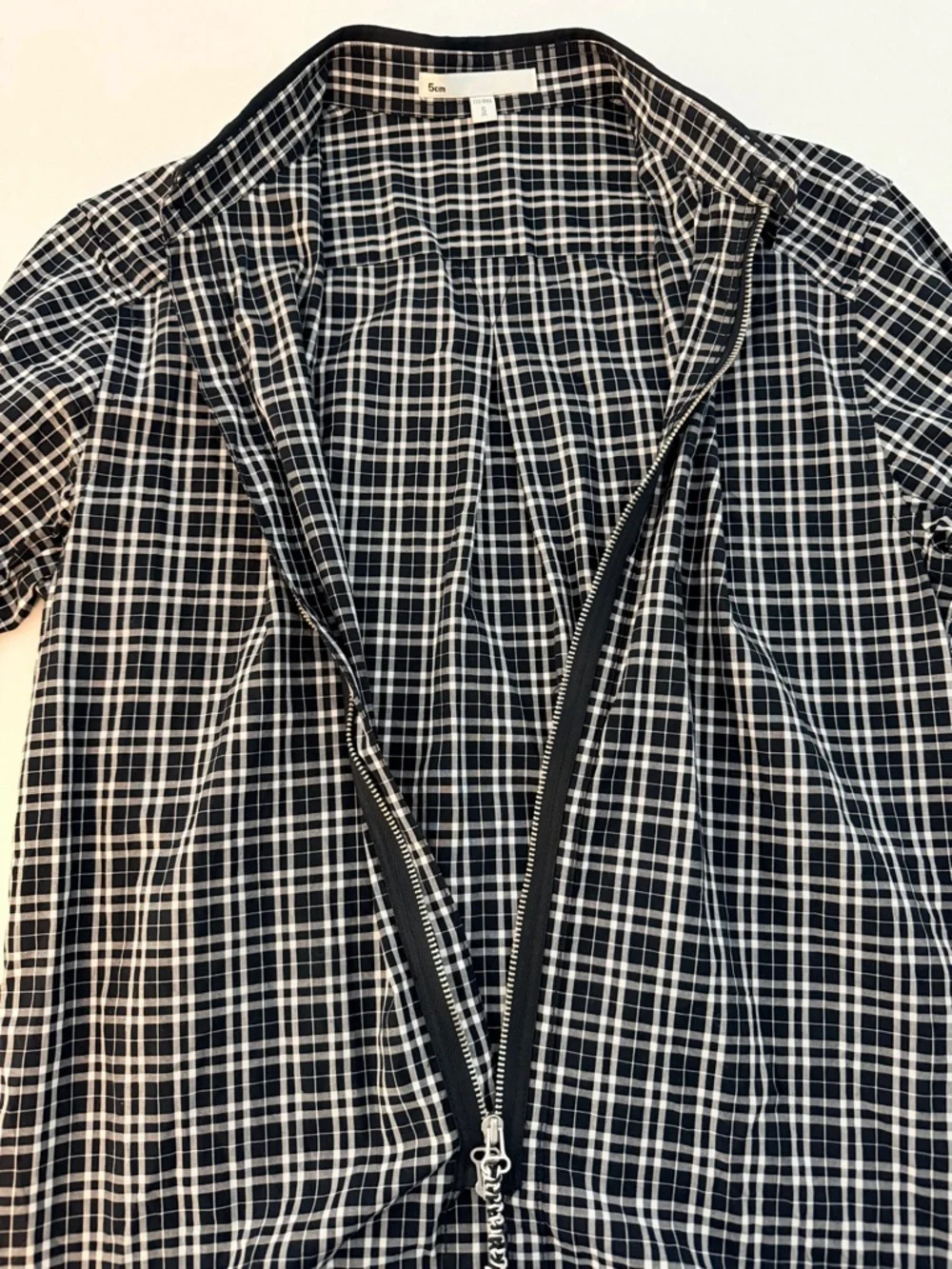 Five Centimeters Brand Men's Black & White Plaid Zip-Front Shirt. Size S